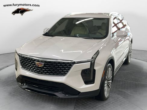Used 2024 Cadillac XT4 Premium Luxury image 7