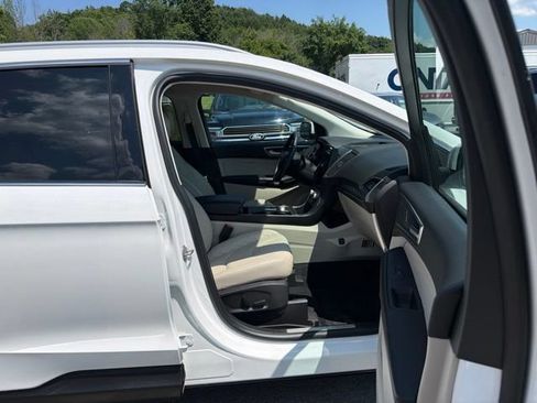Used 2023 Ford Edge Titanium AWD/4WD image 33