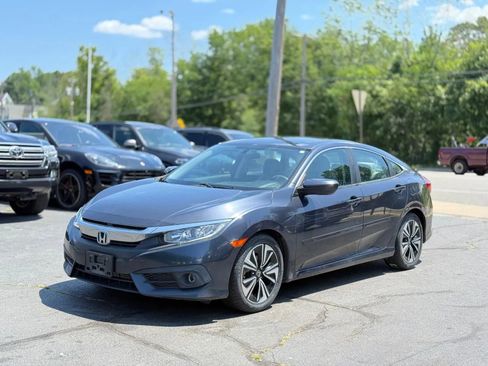 Used 2017 Honda Civic EX-T image 3