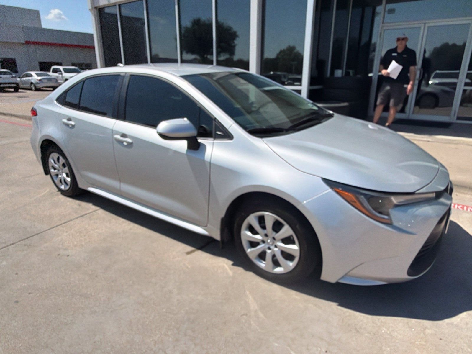 Used 2025 Toyota Corolla LE FWD image 3