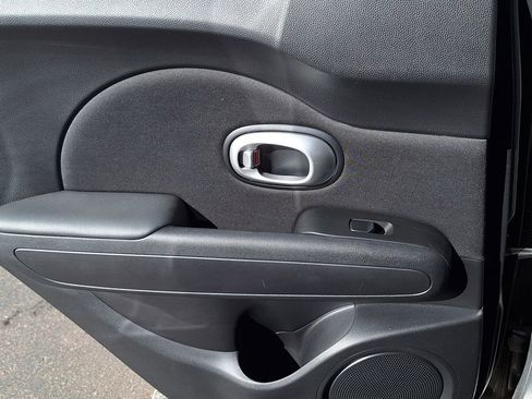Used 2014 Kia Soul FWD image 12