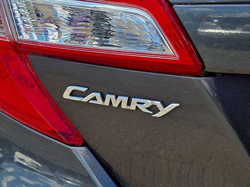Used 2013 Toyota Camry LE FWD image 30