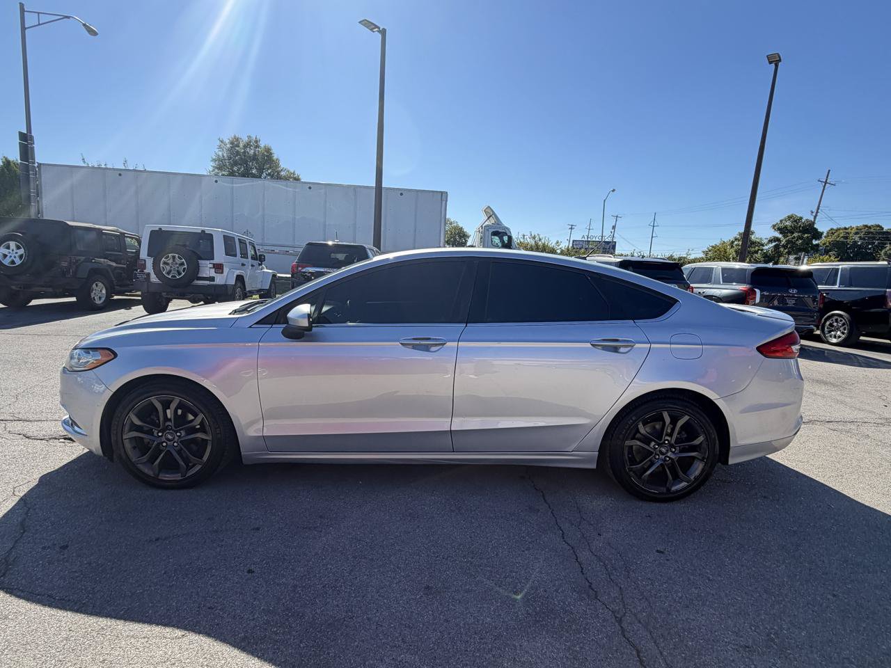Used 2018 Ford Fusion SE w/ Equipment Group 201A FWD image 6