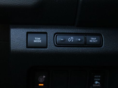 Used 2025 Nissan Frontier SV w/ SV Convenience Package RWD image 24