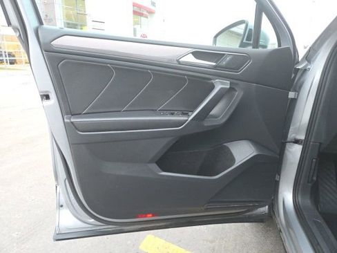 Certified 2023 Volkswagen Tiguan SE w/ Panoramic Sunroof Package image 13