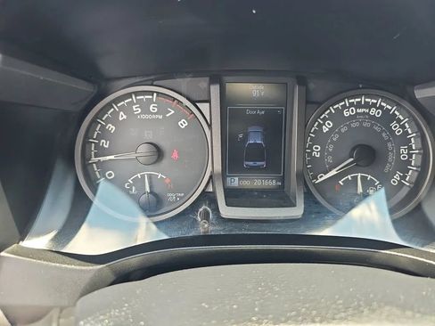 Used 2017 Toyota Tacoma TRD Off-Road w/ Tow Package RWD image 15