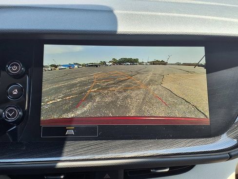 Used 2022 Buick Envision Essence w/ Safety Package FWD image 9