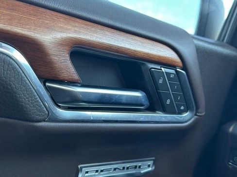 Used 2023 GMC Sierra 1500 Denali w/ Technology Package AWD/4WD image 18