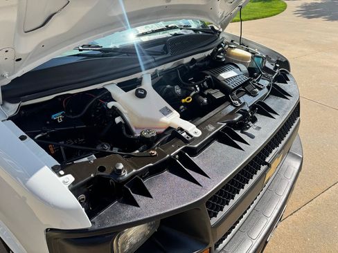 Used 2017 Chevrolet Express 2500 RWD image 19