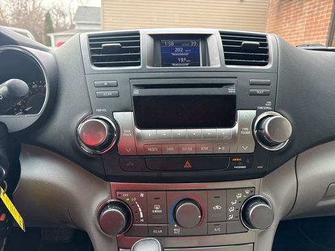 Used 2011 Toyota Highlander 2WD image 11