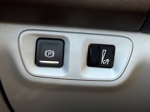 Used 2022 GMC Acadia SLE FWD image 22