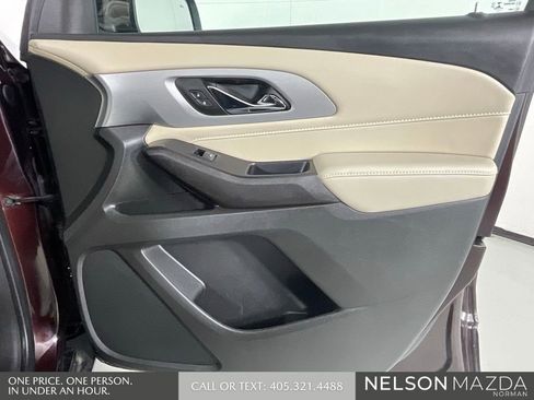 Used 2022 Chevrolet Traverse LT FWD image 18