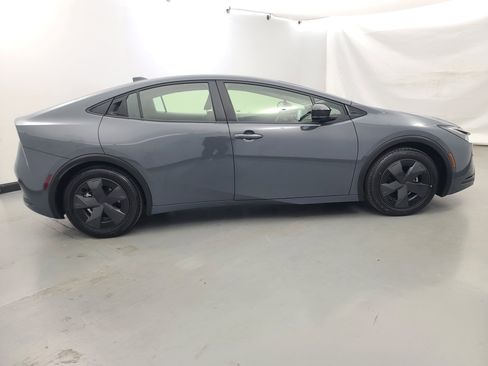 Used 2025 Toyota Prius LE image 3