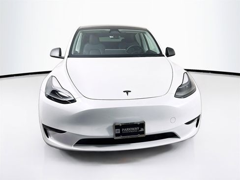 Used 2023 Tesla Model Y Long Range image 2
