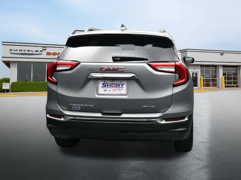Used 2024 GMC Terrain SLT AWD/4WD image 4
