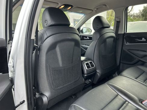 Used 2019 Kia Sorento EX image 12