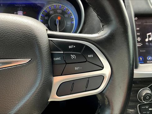 Used 2022 Chrysler 300 Touring w/ Sport Appearance Package RWD image 11