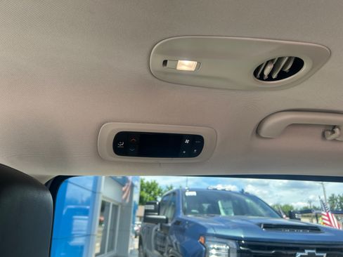 Used 2024 Chrysler Pacifica Touring-L FWD image 37