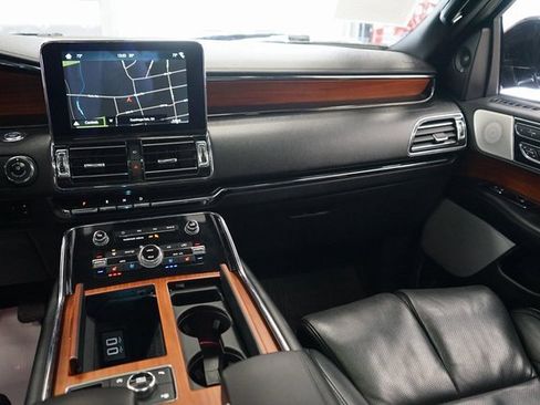 Used 2019 Lincoln Navigator Reserve image 14