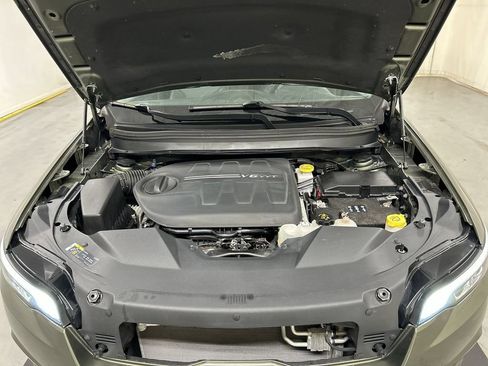 Used 2019 Jeep Cherokee Limited AWD/4WD image 23