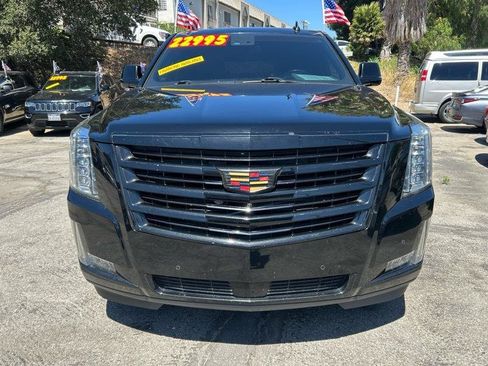 Used 2017 Cadillac Escalade Platinum AWD/4WD image 2