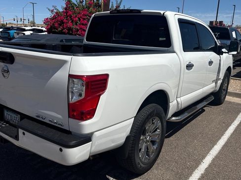 Used 2018 Nissan Titan SV w/ SV Convenience Package AWD/4WD image 9