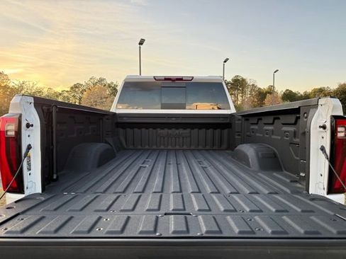 Used 2024 GMC Sierra 2500 SLT w/ SLT Premium Package image 29