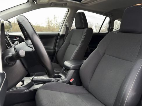 Used 2017 Toyota RAV4 XLE AWD/4WD image 15