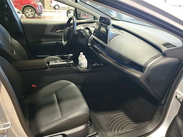 Used 2025 Toyota Prius XLE FWD image 22