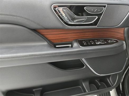 Used 2024 Lincoln Navigator L 4WD image 23