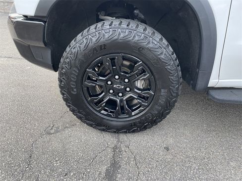 Used 2023 Chevrolet Silverado 1500 ZR2 w/ Technology Package image 9
