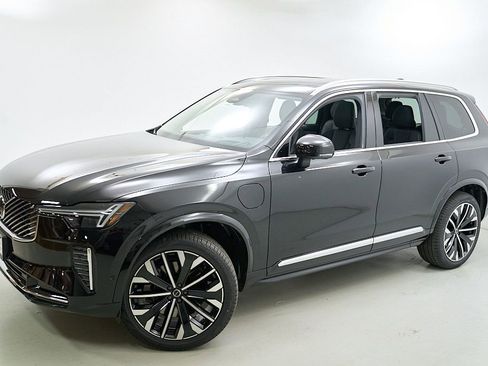 New 2026 Volvo XC90 T8 Ultra w/ Protection Package AWD/4WD image 3