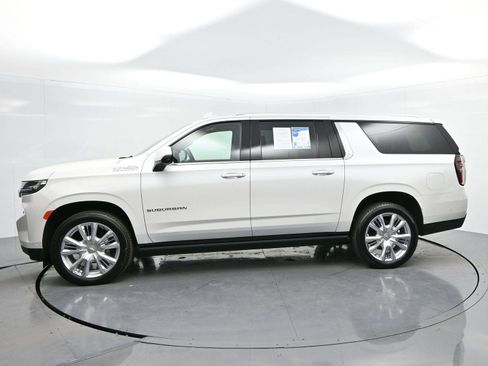 Used 2024 Chevrolet Suburban High Country w/ Advanced Technology Package image 4