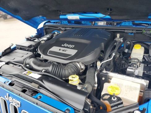 Used 2016 Jeep Wrangler Unlimited Sahara w/ Connectivity Group image 28