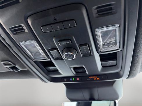 Used 2024 Cadillac Escalade Sport Platinum w/ LPO, ONYX Package image 18