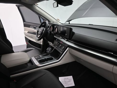 Used 2022 Kia Carnival LX FWD image 20