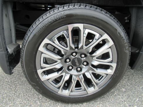 Used 2024 GMC Sierra 1500 Denali Ultimate AWD/4WD image 8