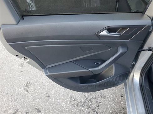 Certified 2024 Volkswagen Jetta SE image 9