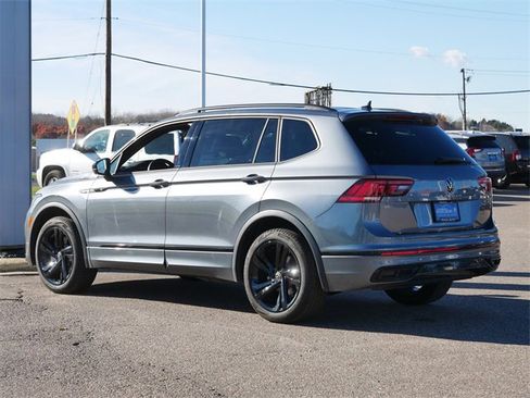 Certified 2024 Volkswagen Tiguan SE R-Line image 5