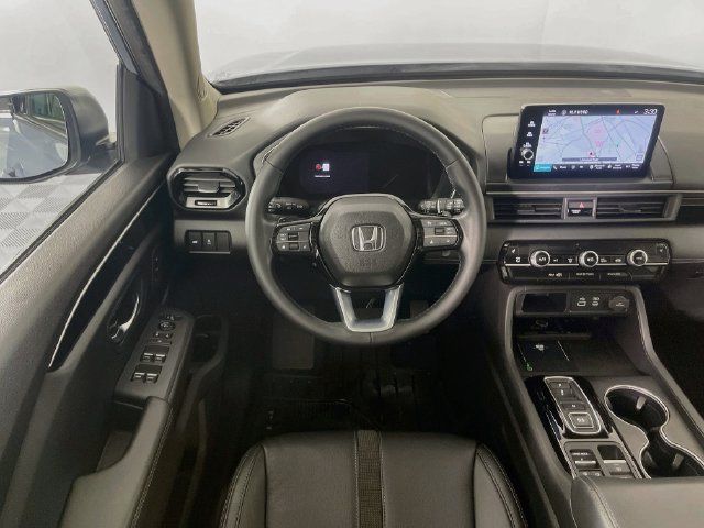 Used 2025 Honda Pilot Touring image 24