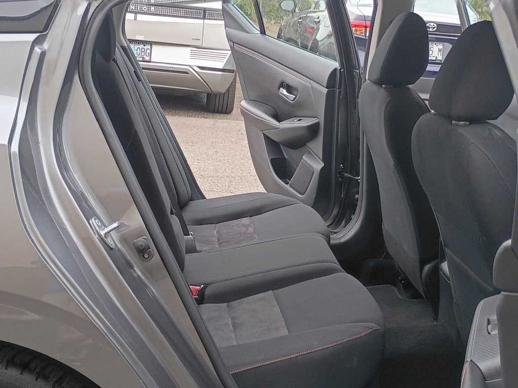 Used 2025 Nissan Sentra SR FWD image 17