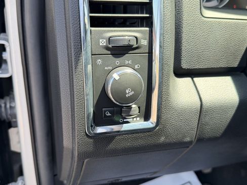 Used 2014 RAM 1500 Laramie RWD image 23