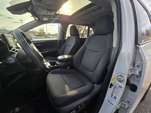 Used 2020 Toyota RAV4 XLE image 11