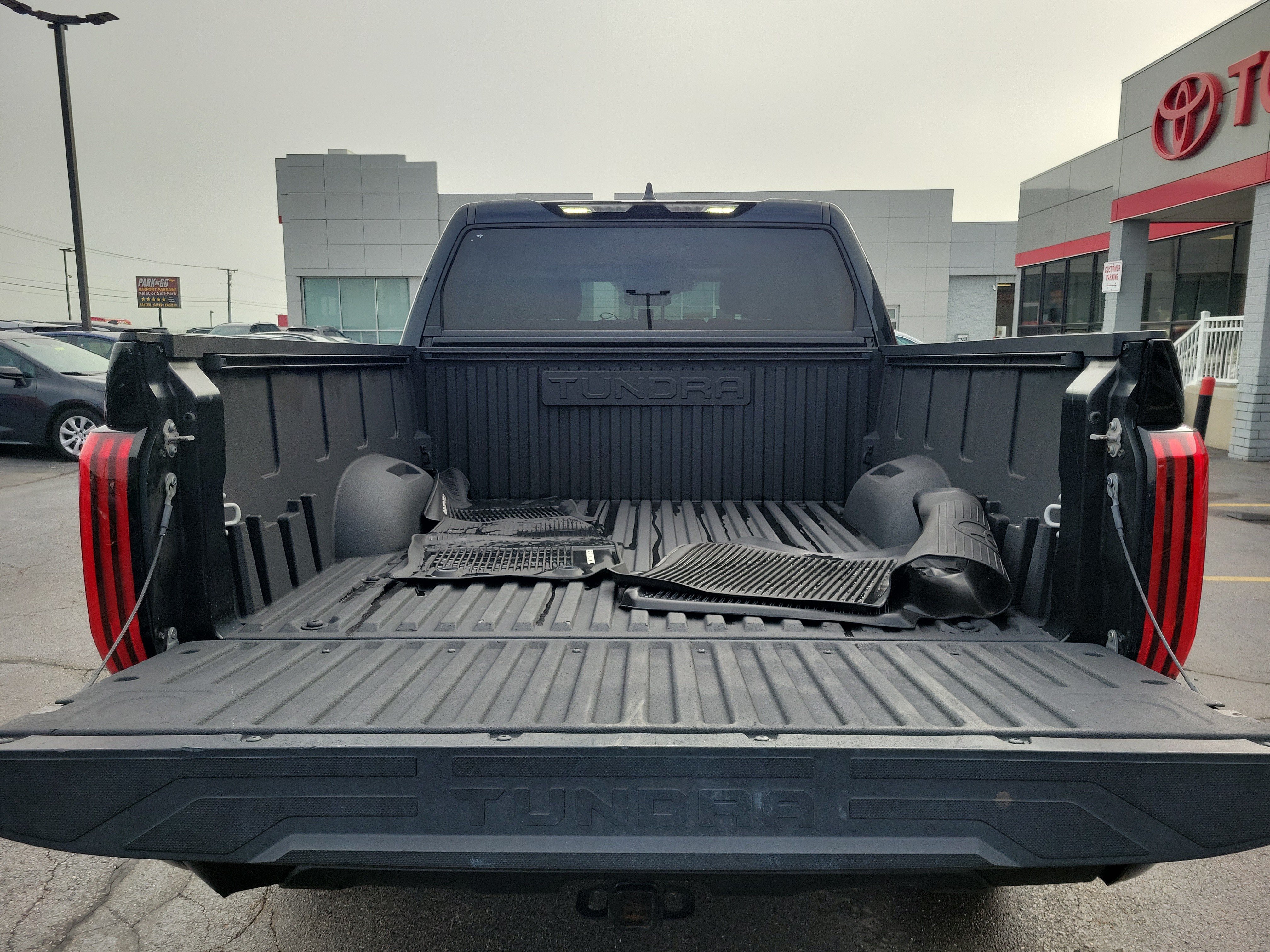 Used 2023 Toyota Tundra SR5 w/ SR5 Convenience Package AWD/4WD image 8