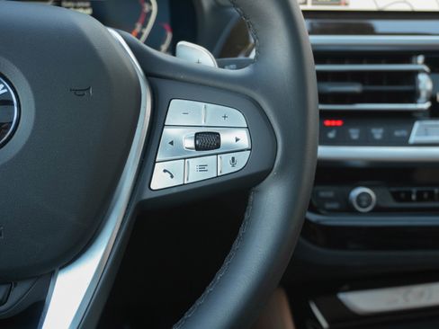 Certified 2025 BMW X4 xDrive30i image 19