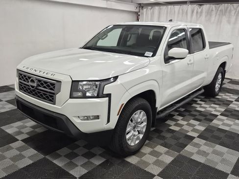 Used 2022 Nissan Frontier SV image 3
