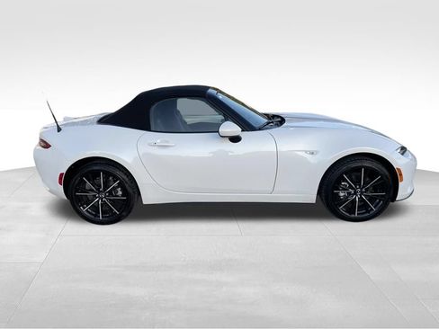 Used 2024 MAZDA MX-5 Miata Grand Touring RWD image 4