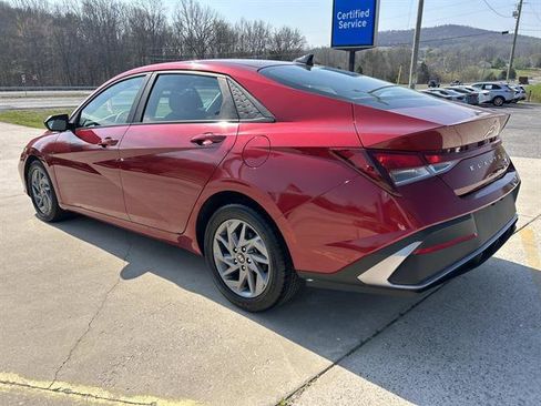 Used 2024 Hyundai Elantra SEL image 6