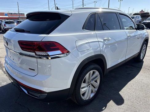 Used 2022 Volkswagen Atlas Cross Sport SE image 4