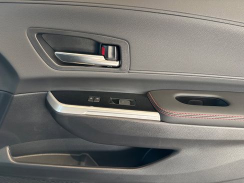 Certified 2025 Toyota Sienna XSE image 25